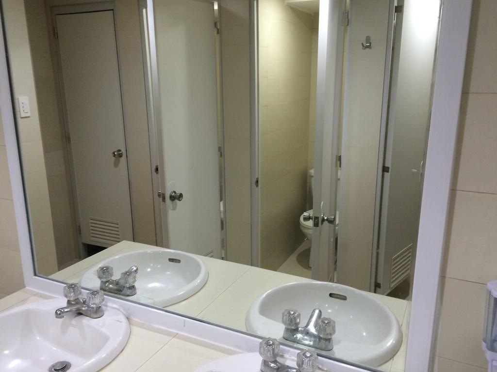 Stone House Hotel Pasay Luaran gambar